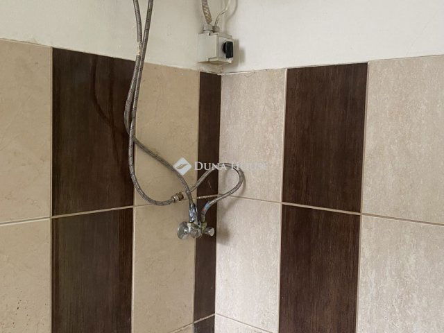Eladó iroda, Sopronban 14.2 M Ft, 2 szobás / költözzbe.hu