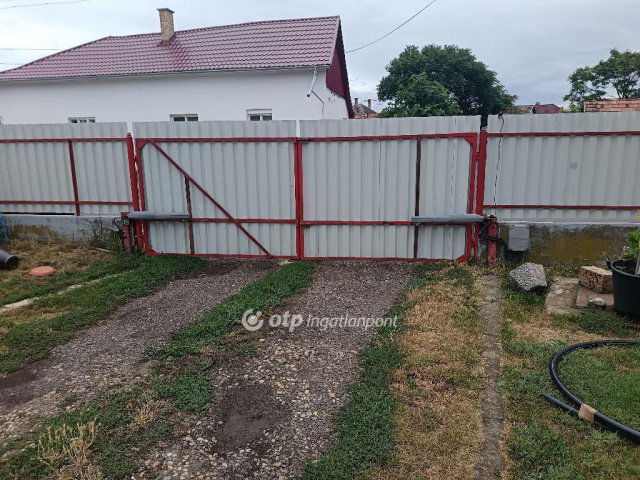Eladó családi ház, Hajdúszováton 43.5 M Ft, 3 szobás