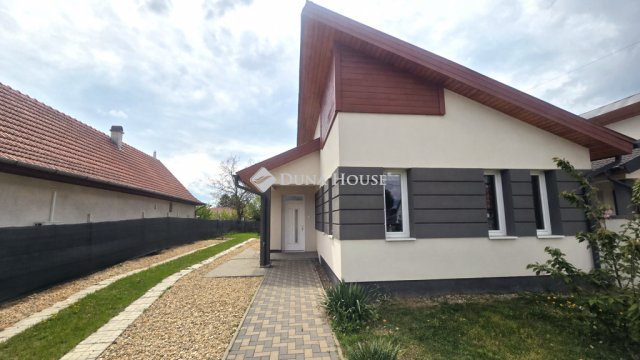 Eladó ikerház, Albertirsán 89.9 M Ft, 4 szobás