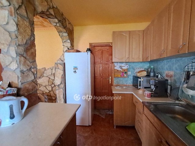 Eladó családi ház, Kisújszálláson 37 M Ft, 3 szobás