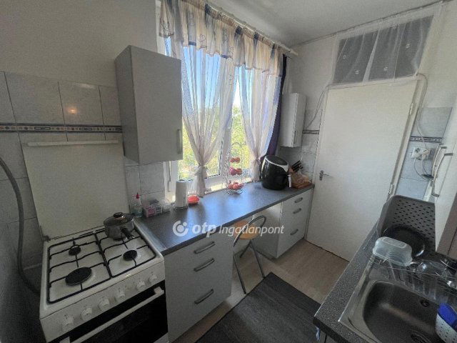 Eladó panellakás, Szegeden 61.9 M Ft, 2+1 szobás