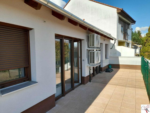 Eladó téglalakás, Pécsett 82 M Ft, 3 szobás