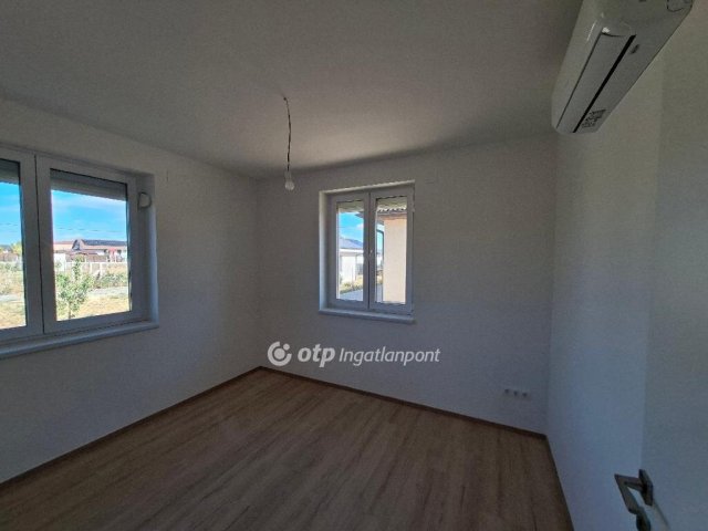 Eladó családi ház, Kulcson 85 M Ft, 4 szobás