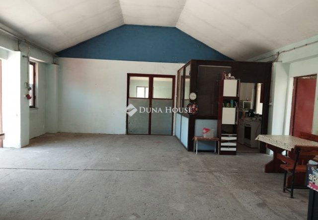 Eladó családi ház, Csemőn 85 M Ft, 5 szobás