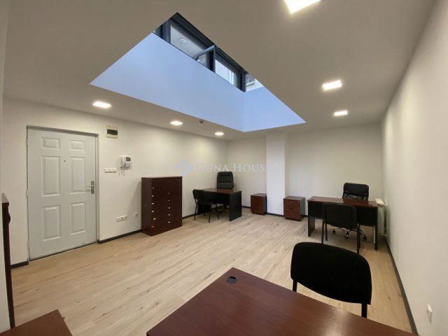 Kiadó iroda, Pécsett, Király utcában 95 E Ft / hó, 1 szobás