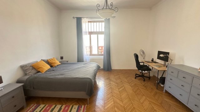 Kiadó téglalakás, albérlet, Pécsett, Anna utcában, 3 szobás