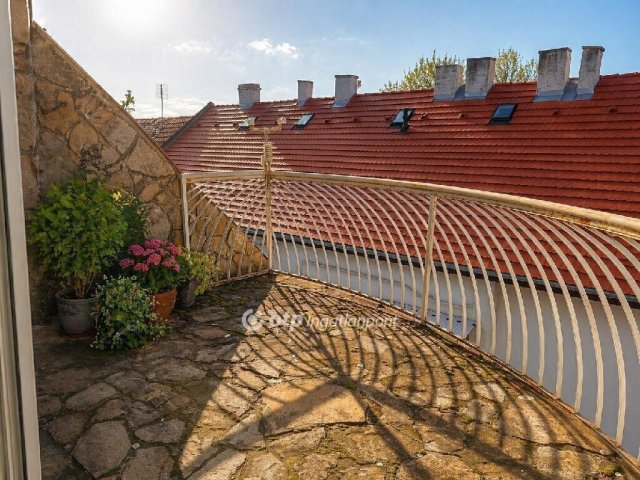 Eladó téglalakás, Pécsett 81.9 M Ft, 4 szobás