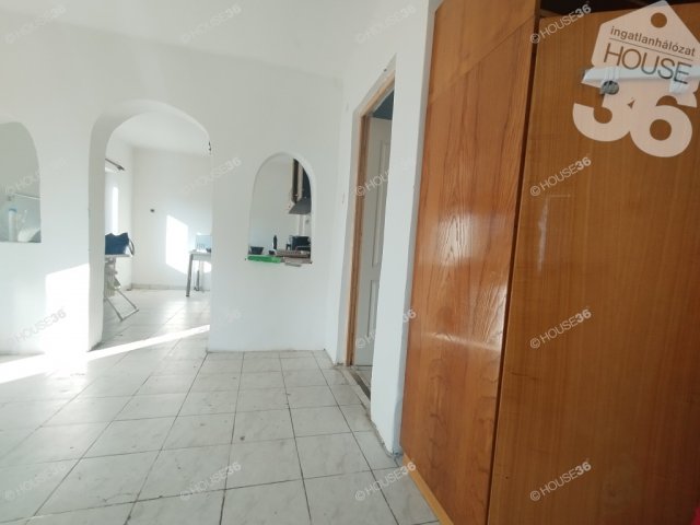 Eladó családi ház, Tiszaalpáron 24.99 M Ft, 3 szobás