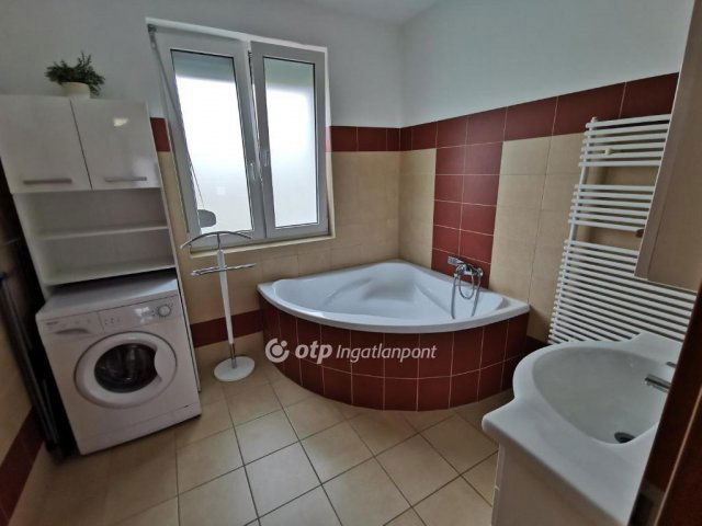 Eladó téglalakás, Hajdúszoboszlón 84.9 M Ft, 3 szobás