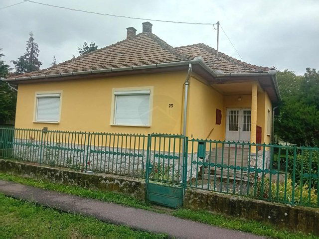 Eladó családi ház, Kerecsenden 16.9 M Ft, 2 szobás