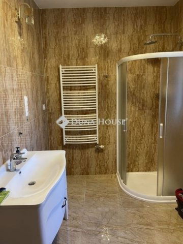 Eladó családi ház, Budapesten, II. kerületben 400.05 M Ft