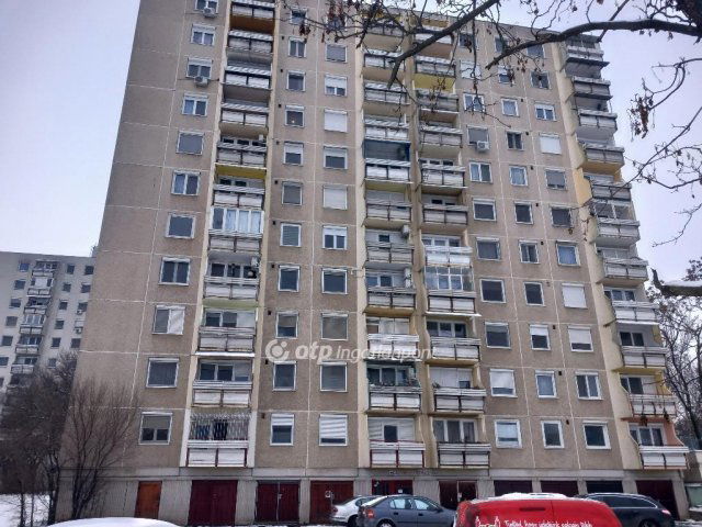 Eladó panellakás, Debrecenben 70.9 M Ft, 3 szobás