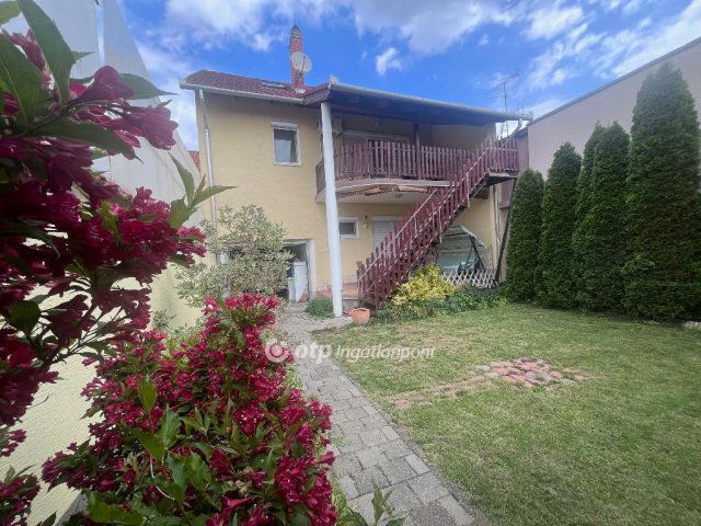 Eladó családi ház, Szegeden 119 M Ft, 5+1 szobás