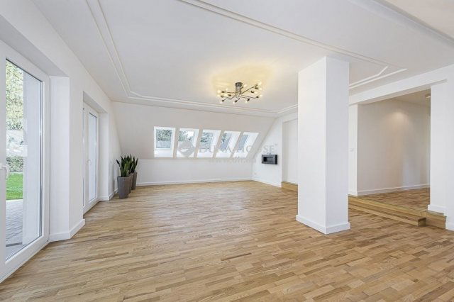 Eladó családi ház, Csobánkán 350 M Ft, 7 szobás