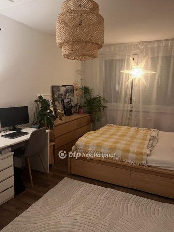 Eladó panellakás, Budapesten, III. kerületben 82 M Ft, 3 szobás