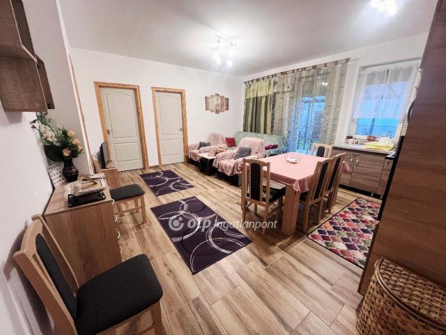 Eladó ikerház, Tökölön 80 M Ft, 4 szobás