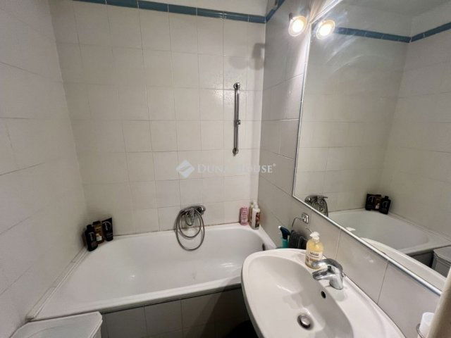 Eladó panellakás, Pécsett 37.99 M Ft, 2 szobás