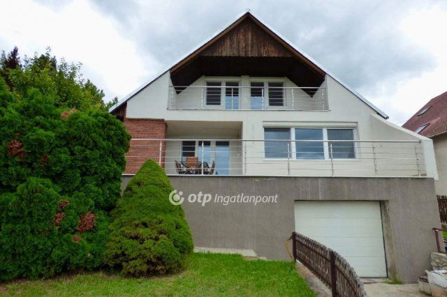 Eladó családi ház, Balatonfüreden 260 M Ft, 4+1 szobás