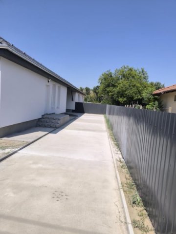 Eladó családi ház, Dánszentmiklóson 68 M Ft, 4 szobás