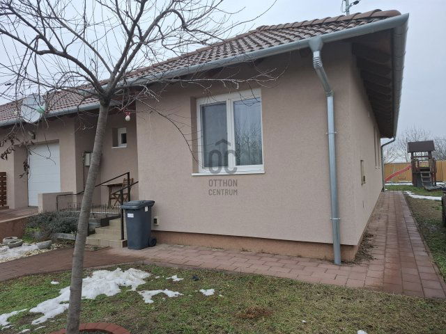 Eladó ikerház, Halásztelken 124.9 M Ft, 4 szobás