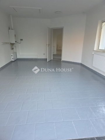 Eladó családi ház, Veresegyházon 179.7 M Ft, 1 szobás