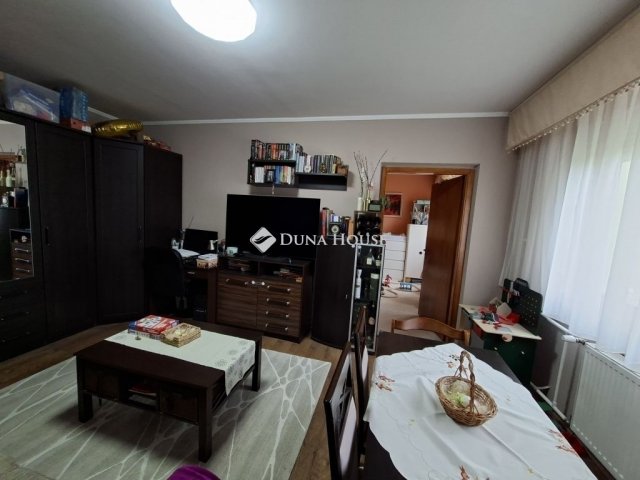 Eladó panellakás, Szegeden 57.9 M Ft, 3 szobás