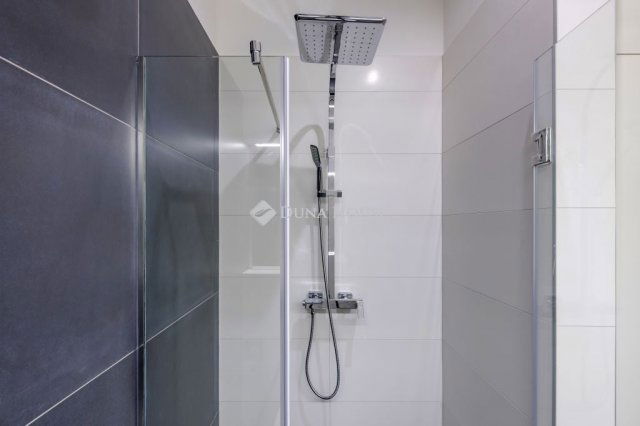 Eladó téglalakás, Budapesten, V. kerületben 233.9 M Ft, 2 szobás