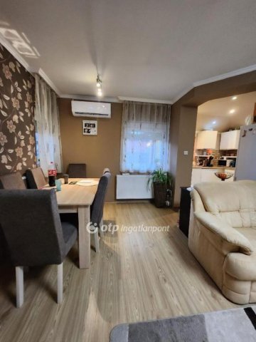 Eladó családi ház, Tökölön 93 M Ft, 4 szobás