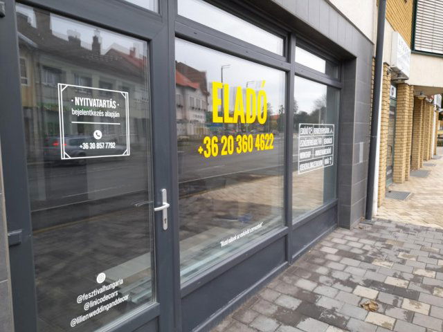 Eladó iroda, Kapuváron, József Attila utcában 40 M Ft, 1 szobás