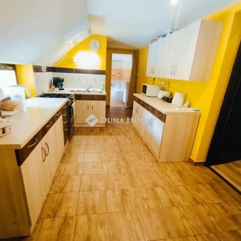 Eladó családi ház, Kecskeméten 90 M Ft, 4 szobás