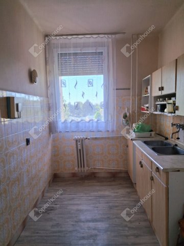 Eladó téglalakás, Almásfüzitőn 29.9 M Ft, 2 szobás