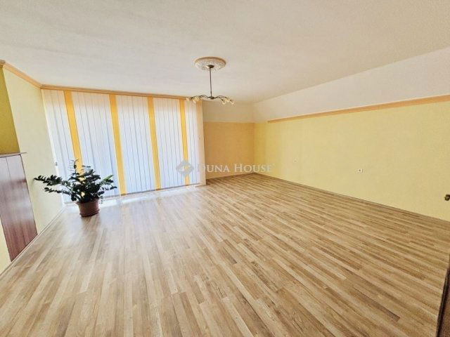 Eladó családi ház, Szigetszentmiklóson 255 M Ft, 7 szobás