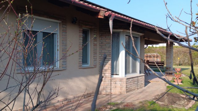 Eladó téglalakás, Siófokon 219 M Ft, 6+1 szobás