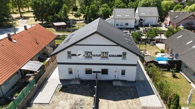 Eladó ikerház, Szigetszentmártonban 71.9 M Ft, 4 szobás