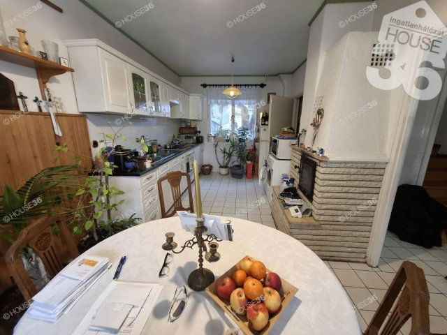 Eladó családi ház, Budapesten, II. kerületben 180 M Ft, 3 szobás