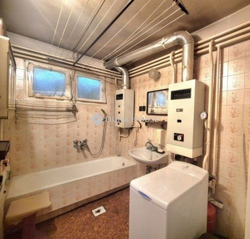 Eladó családi ház, Budapesten, III. kerületben 76.5 M Ft