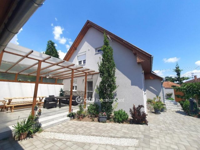 Eladó családi ház, Kiskunfélegyházán 129.9 M Ft, 4+1 szobás