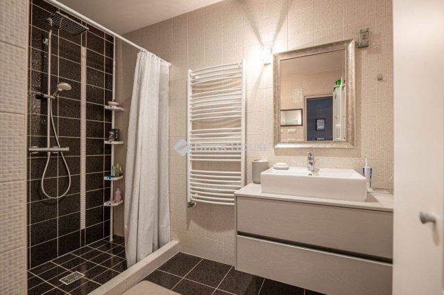 Eladó családi ház, Kecskeméten 185 M Ft, 7 szobás