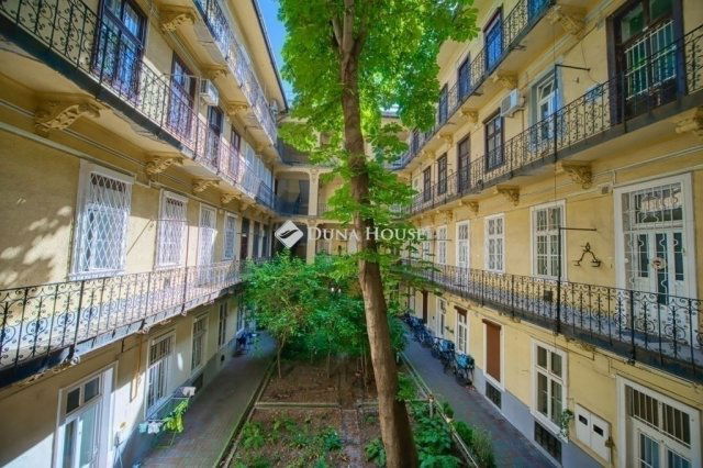 Eladó téglalakás, Budapesten, VIII. kerületben 69.9 M Ft