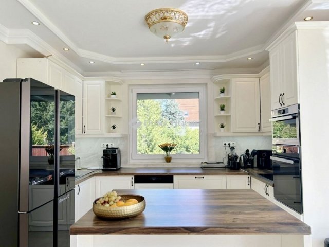 Eladó családi ház, Halásztelken 329 M Ft, 7 szobás