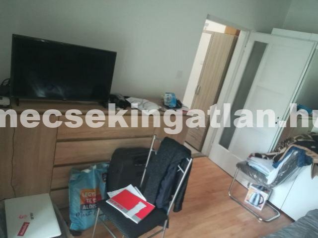Kiadó panellakás, albérlet, Pécsett 180 E Ft / hó, 2 szobás