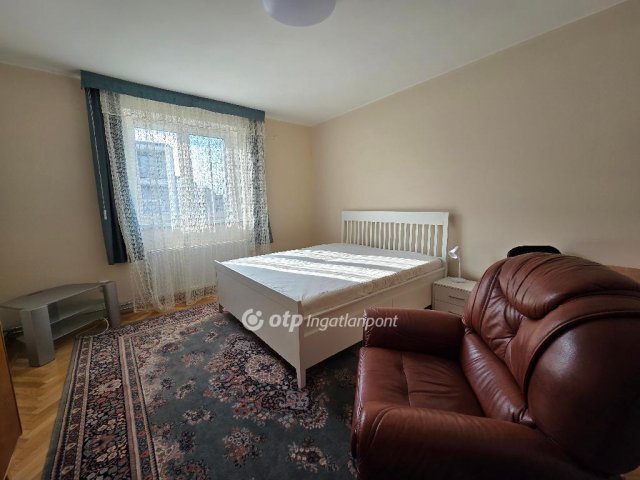 Kiadó téglalakás, albérlet, Debrecenben 220 E Ft / hó, 3 szobás