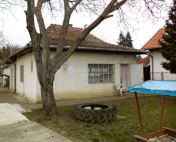 Eladó családi ház, Velencén 39.9 M Ft, 2 szobás