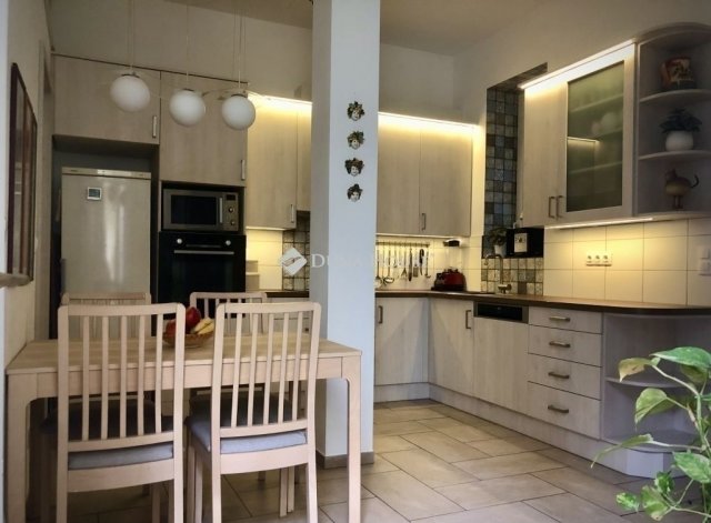 Eladó téglalakás, Budapesten, VIII. kerületben 104.7 M Ft