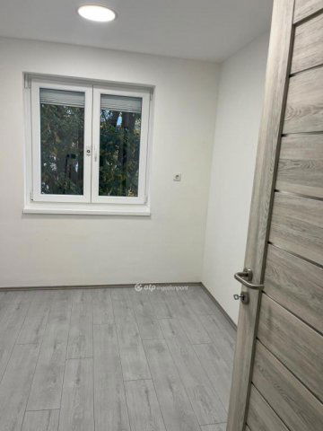 Eladó téglalakás, Komlón 35.4 M Ft, 2 szobás