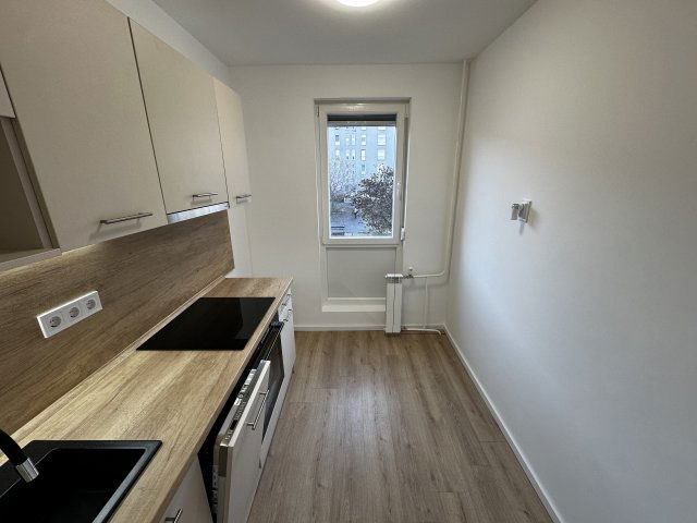 Eladó panellakás, Pécsett 44.9 M Ft, 1 szobás