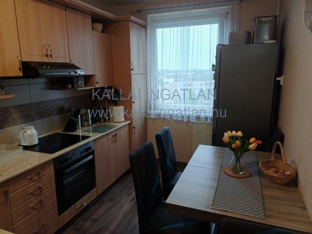 Eladó panellakás, Nyíregyházán 45.9 M Ft, 1+2 szobás