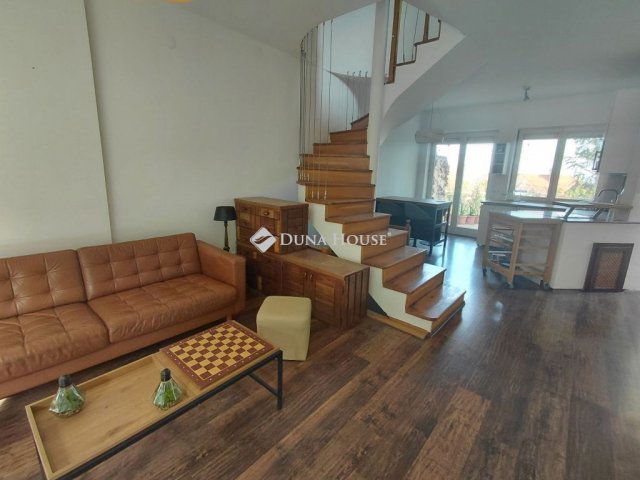 Eladó sorház, Budapesten, III. kerületben 169 M Ft, 5 szobás