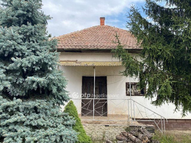 Eladó családi ház, Tiszafüreden 44 M Ft, 2 szobás