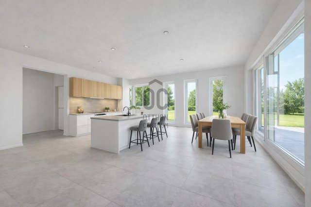 Eladó családi ház, Székesfehérvárott 175 M Ft, 5 szobás